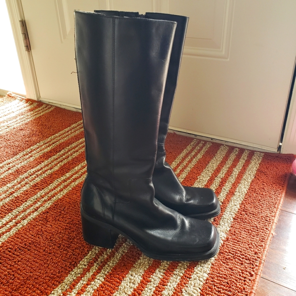 Liz Claiborne 90s block heel boots